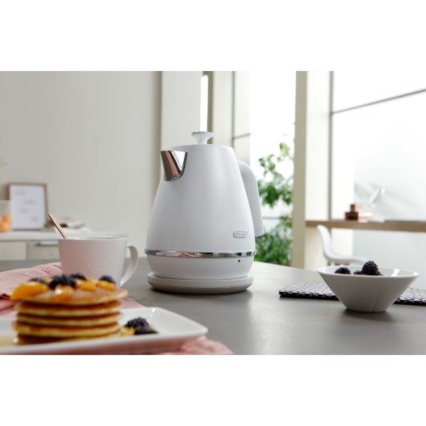 Фото - Электрический чайник Delonghi KBIN2001W
