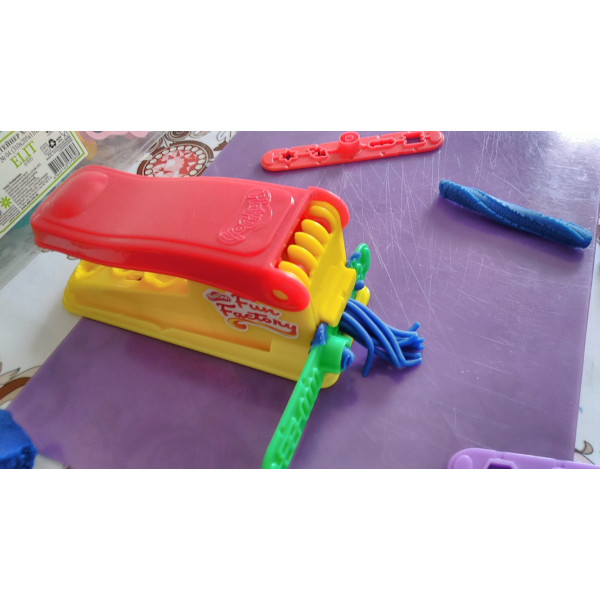 Фото - Набори для ліплення Play Doh Hasbro Play-Doh Mini Улюблені набори в мініатюрі "Весела фабрика" (E4902_E4920)