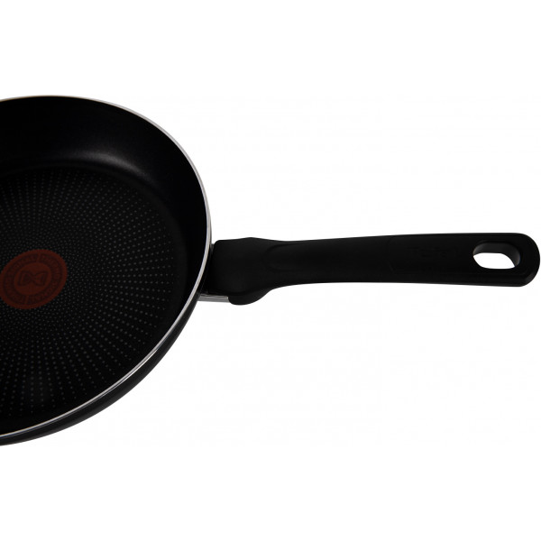 Фото - Сковорода універсальна Tefal C3940432 Resist Essential 24 см
