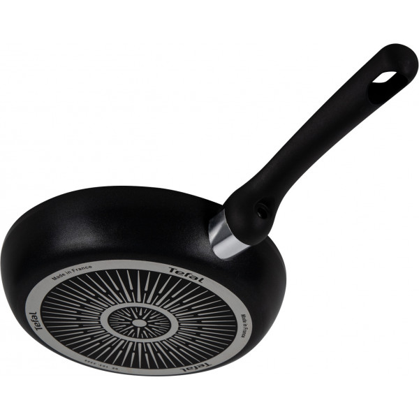 Фото - Сковорода універсальна Tefal C3940432 Resist Essential 24 см