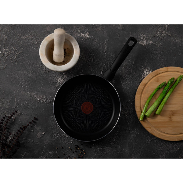 Фото - Сковорода універсальна Tefal C3940432 Resist Essential 24 см