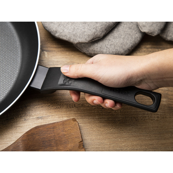 Фото - Сковорода універсальна Tefal B5670653 Simply Clean 28 см