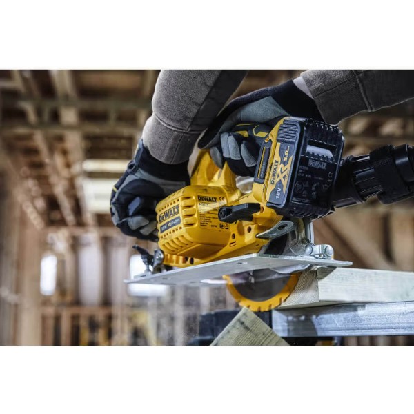 Фото - Пила дискова DeWALT 18В XR Li-Ion (DCS570N)