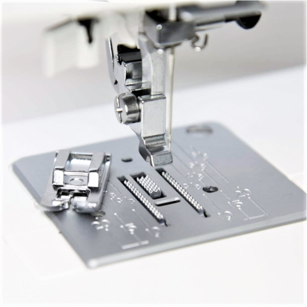 Фото - Швейна машина JANOME XE 300