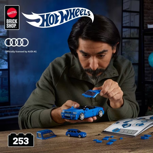 Фото - Колекційна машинка-конструктор Mattel Brick Shop "Audi" серії "Speed" (JGR28)