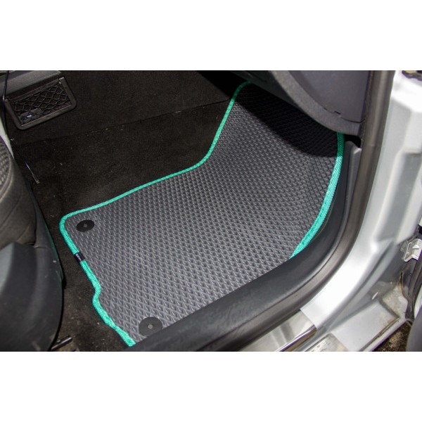 Фото - Коврики из экокожи в салон авто передние EVAtech для Octavia A5 (MT, 4 clips) Skoda 2004-2013 2 поколение Combi EU (SK12153AD2AV4BBB)