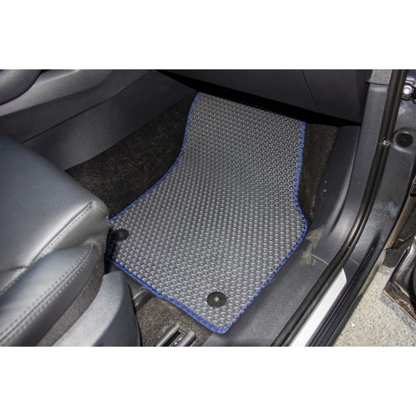Фото - Коврики из экокожи в салон авто передние EVAtech для Kodiaq Restyling 5 seats Skoda 2021-2024 1 поколение SUV EU (SK43100AE2AV4BBLB)