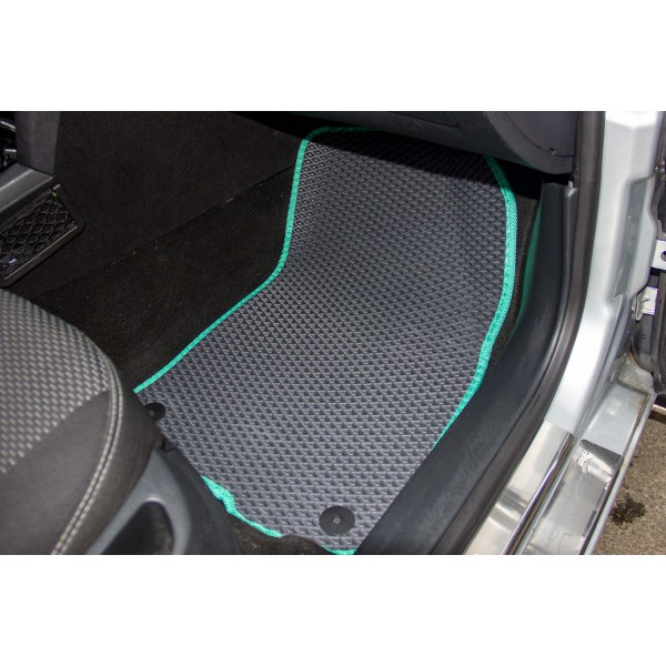 Фото - Коврики из экокожи в салон авто передние EVAtech для Octavia A5 (MT, 4 clips) Skoda 2004-2013 2 поколение Combi EU (SK12153AD2AV4BBB)
