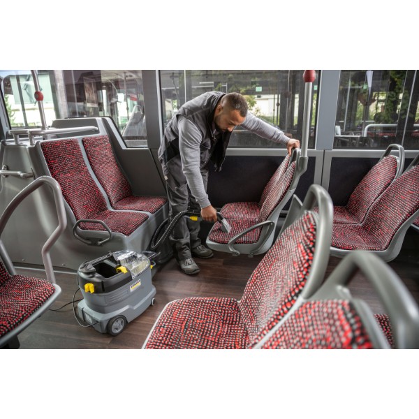 Фото - Пылесос моющий с контейнером Karcher Puzzi 8/1 (1.100-240.0)