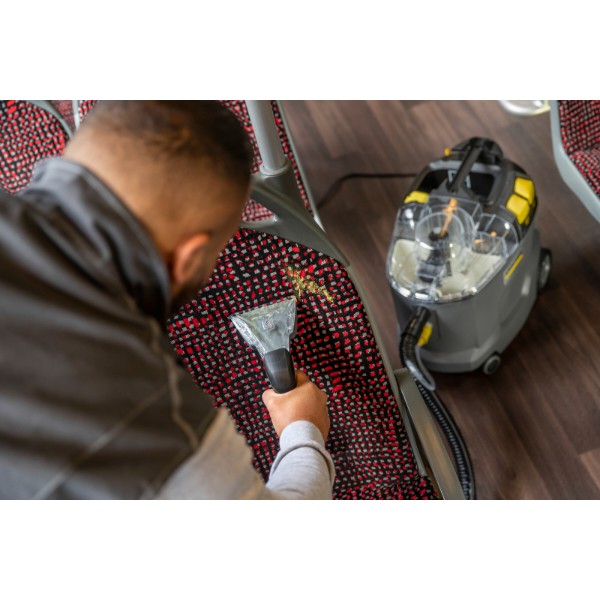 Фото - Пылесос моющий с контейнером Karcher Puzzi 8/1 (1.100-240.0)