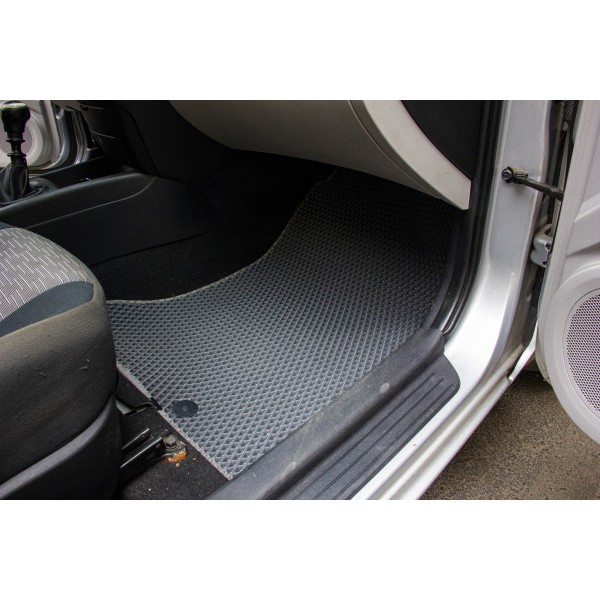 Фото - Коврики из экокожи в салон авто EVAtech для Ceed (ED) Kia 2006-2009 1 поколение Htb EU (KI3102CCC5AV2BBB)