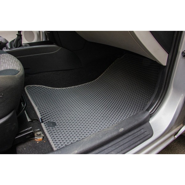 Фото - Коврики из экокожи в салон авто EVAtech для Ceed (ED) Kia 2006-2009 1 поколение Htb EU (KI3102CCC5AV2BBB)