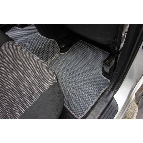 Фото - Коврики из экокожи в салон авто EVAtech для Ceed (ED) Kia 2006-2009 1 поколение Htb EU (KI3102CBO5AV2BBB)