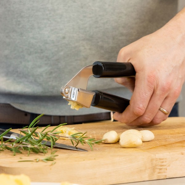 Фото - Прес для часнику KitchenAid Classic 19 см чорний (KCG132OHOBE)