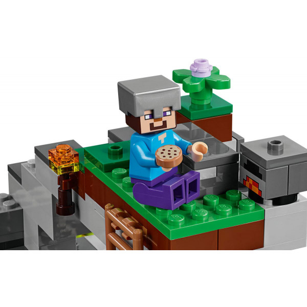 Фото - Конструктор LEGO Minecraft Печера зомбі (21141)