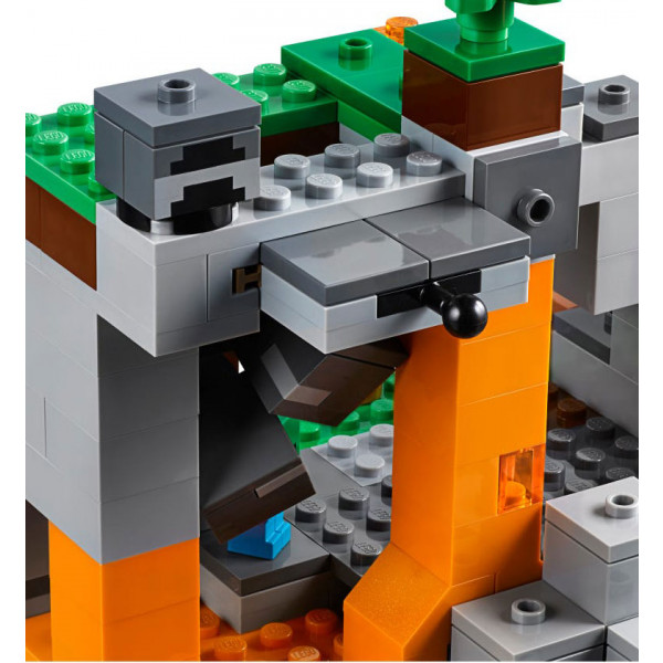 Фото - Конструктор LEGO Minecraft Печера зомбі (21141)