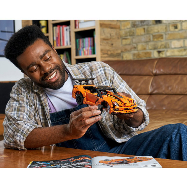 Фото - Конструктор LEGO Technic Chevrolet Corvette ZR1 (42093)