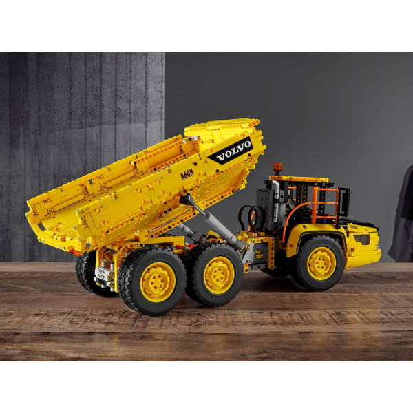 Фото - Конструктор LEGO Technik Шарнирный самосвал Volvo A25F 6х6 (42114)