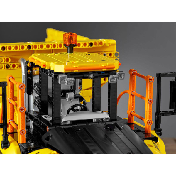 Фото - Конструктор LEGO Technik Шарнирный самосвал Volvo A25F 6х6 (42114)