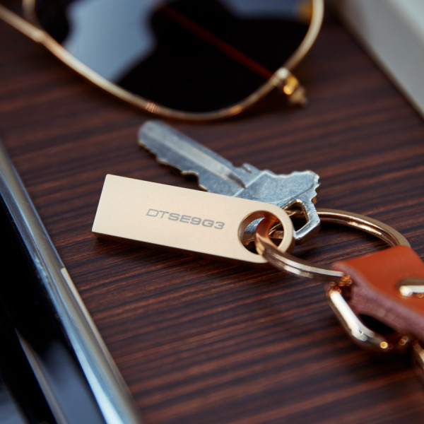 Фото - Уцінка - Флеш USB Kingston DT SE9 G3 128GB USB 3.2 Gold (DTSE9G3/128GB)
