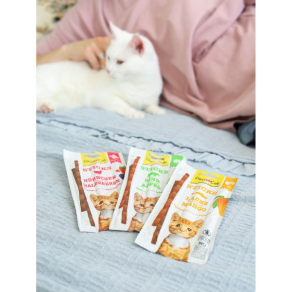 Фото - Ласощі для котів GimCat Superfood Duo-Sticks з яловичиною та яблуками 3 шт. (4002064420561)