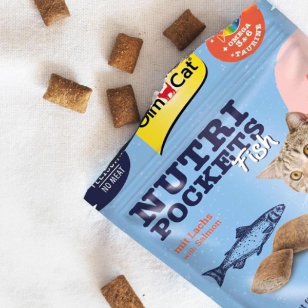 Фото - Ласощі для котів GimCat Nutri Pockets Рибні Лосось 60 г (4002064419626)