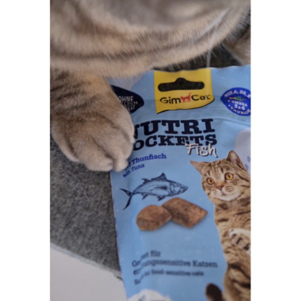 Фото - Лакомство для кошек подушечки GimCat Nutri Pockets Рыбные Тунец 60 г (4002064419633)
