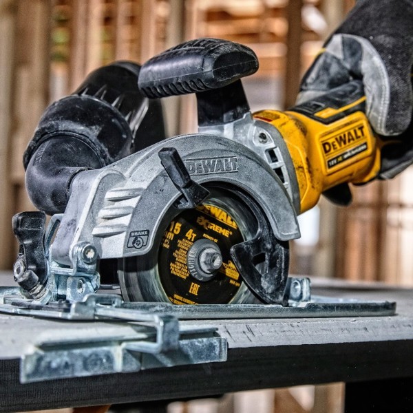 Фото - Пила дискова DeWALT 18В XR Li-Ion (DCS571NT)