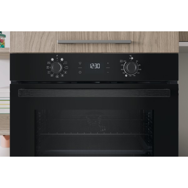 Фото - Духовой шкаф + варочная панель газовая Indesit IOK58HSB + ING61T/BK1