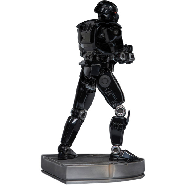 Фото - Коллекционная фигурка Iron Studios MANDALORIAN Dark Trooper Statue Art Scale 1/10 (LUCSWR48621-1)