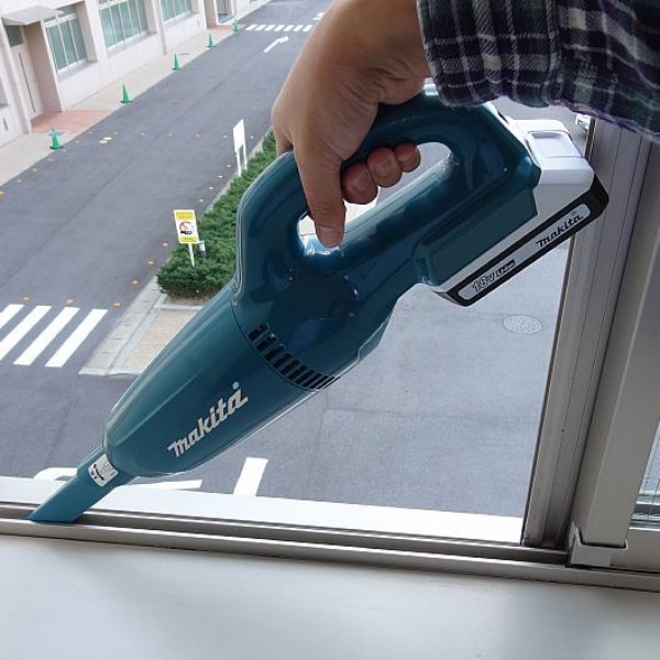 Фото - Уценка - Пылесос ручной для дома Makita CL183DZX