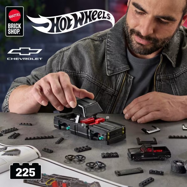 Фото - Колекційна машинка-конструктор Mattel Brick Shop Chevy '83 Silverado серії Speed Mattel Brick Shop (JKG42)