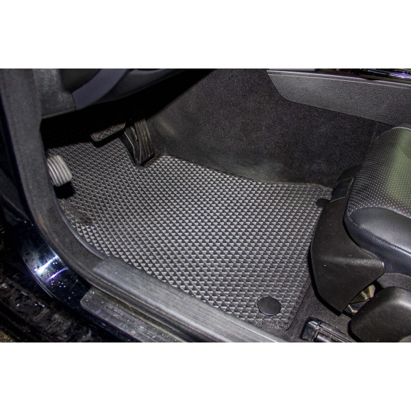 Фото - Коврики из экокожи в салон авто EVAtech для C-Class (W204) Mercedes-Benz 2007-2015 1 поколение Sedan EU (MB3156C5MS2BBB)