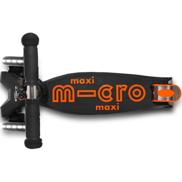 Фото - Триколісний самокат Micro "Maxi Deluxe LED" – ЧОРНО-ПОМАРАНЧЕВИЙ (до 50 кг, триколісний, світло) (MMD143)