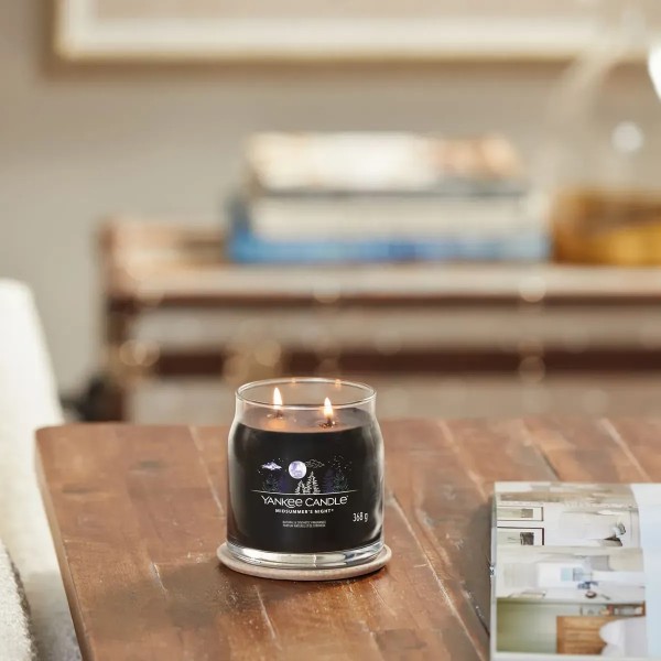 Фото - Свеча стекло Yankee Candle Medium Midsummer's Night (Летняя Ночь) 368 г (1630002E)