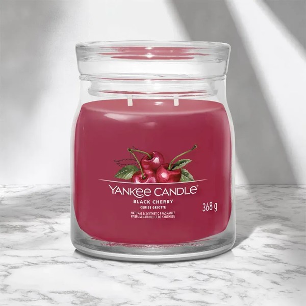 Фото - Свеча стекло Yankee Candle Medium Black Cherry (Черная Вишня) 368 г (1701391E)
