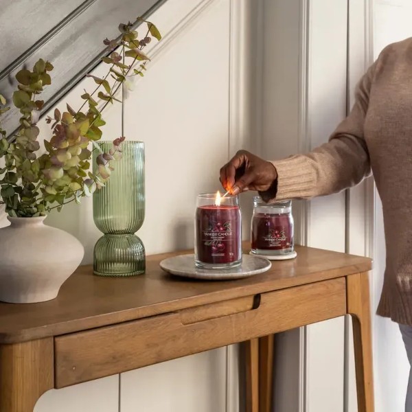 Фото - Свеча стекло Yankee Candle Medium Black Cherry (Черная Вишня) 368 г (1701391E)