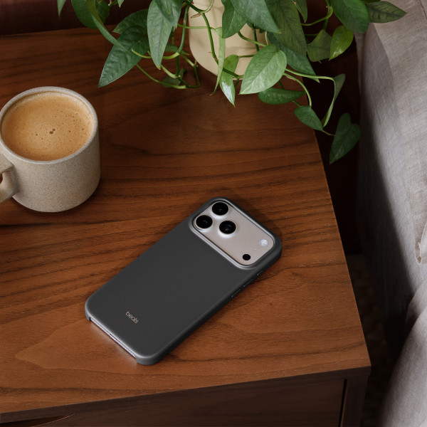 Фото - Чохол для смартфону Apple Beats iPhone 17 Pro Max Case with MagSafe and Camera Control Granite Gray (MGJD4)