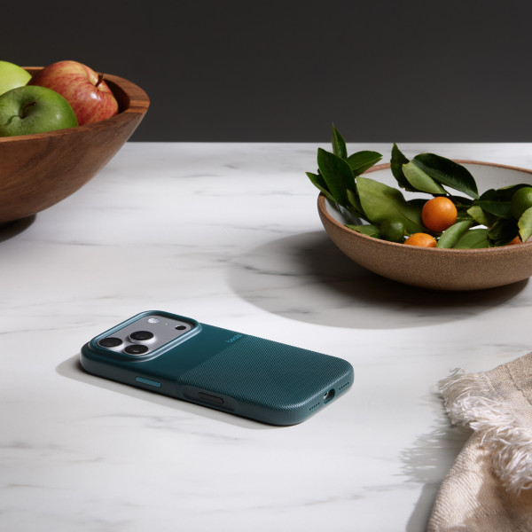 Фото - Чехол для смартфона Apple Beats iPhone 17 Pro Rugged Case with MagSafe and Camera Control Rocky Blue (MGJN4)
