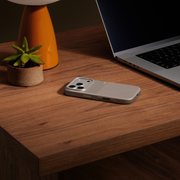 Фото - Чехол для смартфона Apple Beats iPhone 17 Pro Rugged Case with MagSafe and Camera Control Alpine Gray (MGJP4)