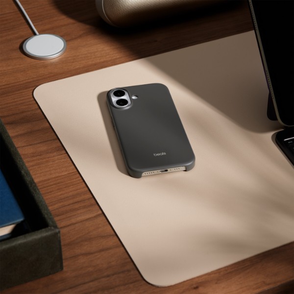 Фото - Чехол для смартфона Apple Beats iPhone 17 Case with MagSafe and Camera Control Granite Gray (MGK24)