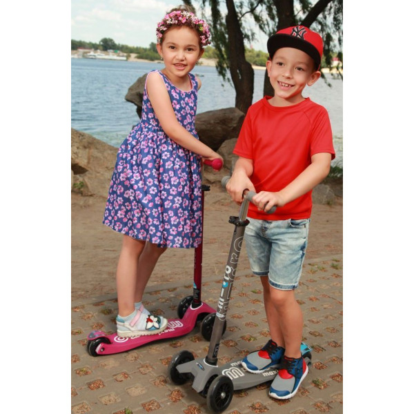 Фото - Триколісний самокат Micro "Maxi Deluxe LED" - ВУЛКАНІЧНИЙ СІРИЙ (складний, до 50 кг, триколісний, світло)