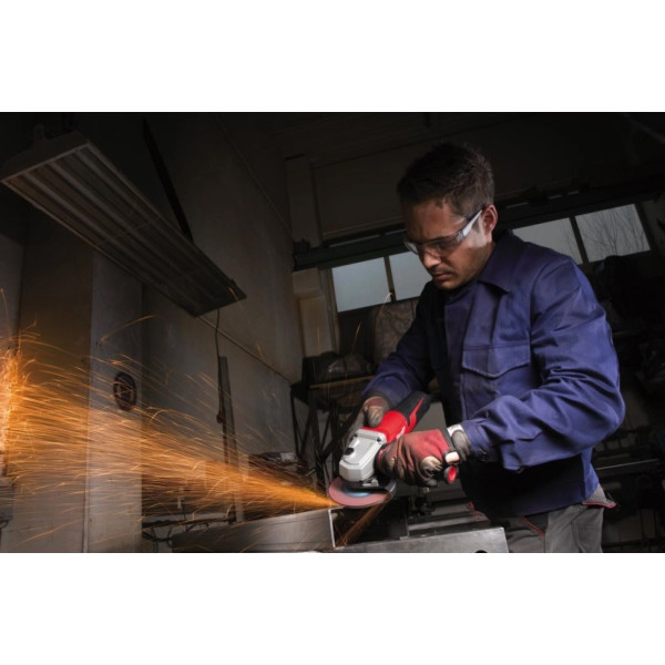 Фото - Болгарка Milwaukee 150 мм AGV 15-150 XC 1550 Вт (4933433250)