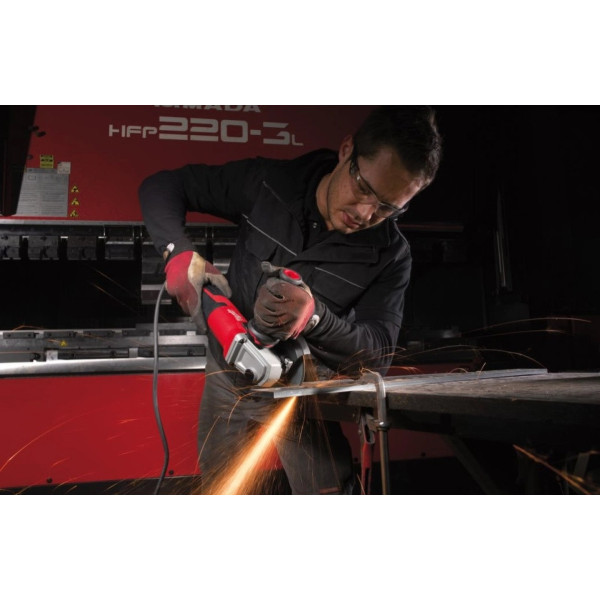 Фото - Болгарка Milwaukee 150 мм AGV 15-150 XC 1550 Вт (4933433250)