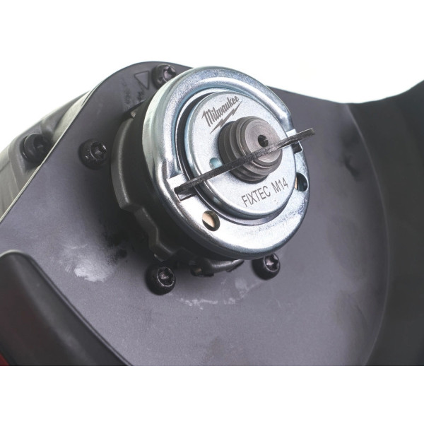 Фото - Болгарка Milwaukee AGV 13-125 XSPDEB з AVS гальмом та лопатковим вимикачем (4933464998)