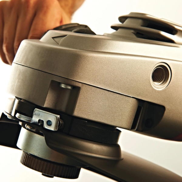 Фото - Болгарка Milwaukee AGVM 26-230 GEX 2600Вт 230 мм (4933402365)