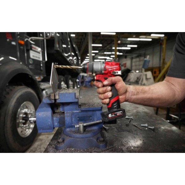 Фото - Дрель-шуруповерт Milwaukee M12 FPD2-0 (4933479867)