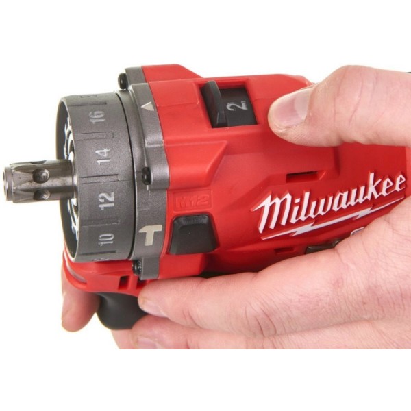 Фото - Дриль-шуруповерт Milwaukee M12 FPDXKIT-202X (4933464138)