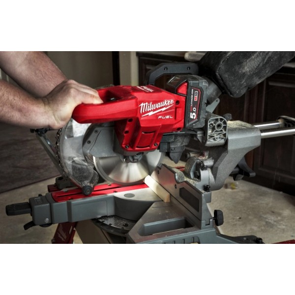 Фото - Пила торцевая Milwaukee M18 FMS190-0 (4933459619)
