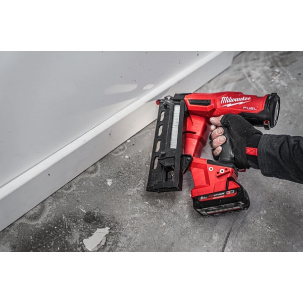 Фото - Цвяхозабивач Milwaukee M18 FN16GA-202X (4933478092)